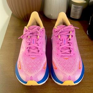 Hoka Clifton 9 women’s 7.5 wide tennis shoes